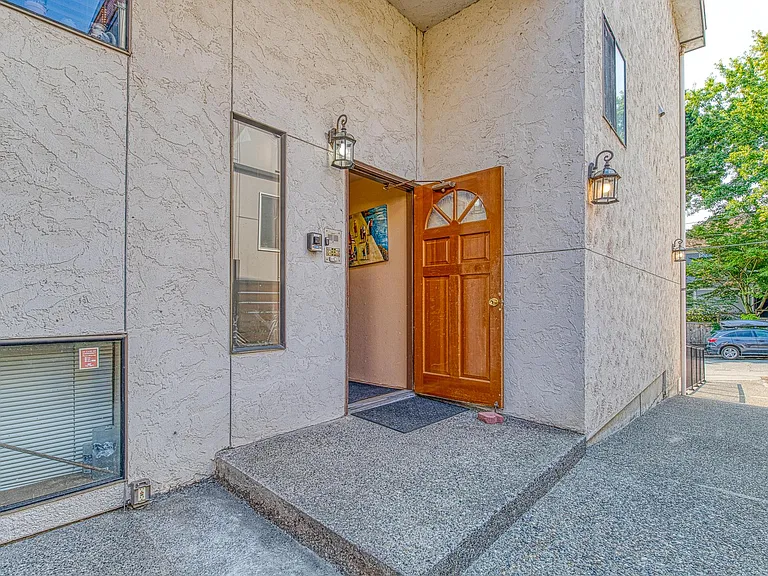 1006 N 43rd St #201 — Photo 2