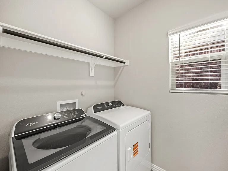 607 Clover Creek Dr — Photo 15
