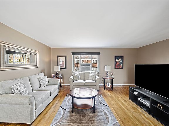 5th image of 226-10 Manor Rd #U