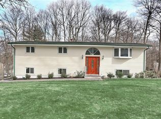 92 E Allison Ave, Nanuet, NY 10954