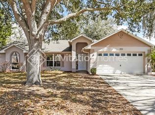 423 Woodview Dr, Tavares, FL 32778