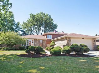 1909 McAdam Rd, Darien, IL 60561