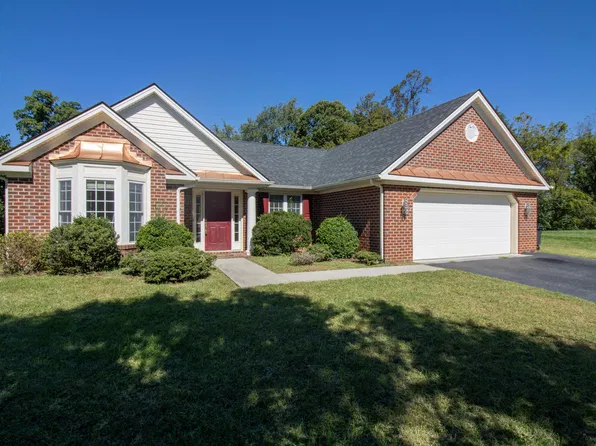 6350 Stonecroft Ct, Roanoke, VA 24018