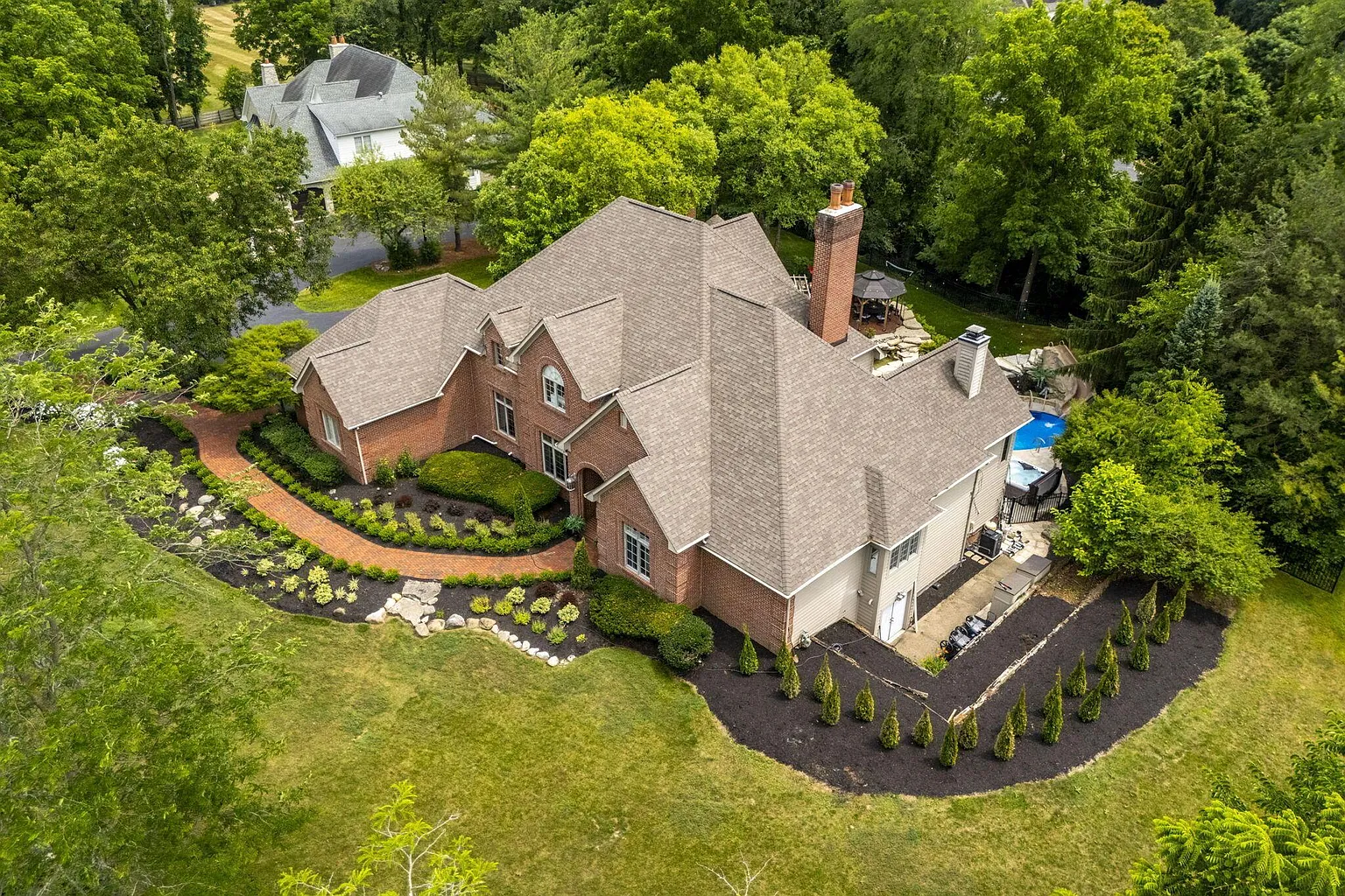 1395 Sherborne Ln photo 1