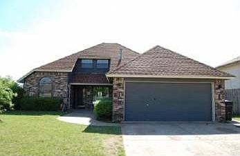 2nd image of 1504 Knollwood Ter