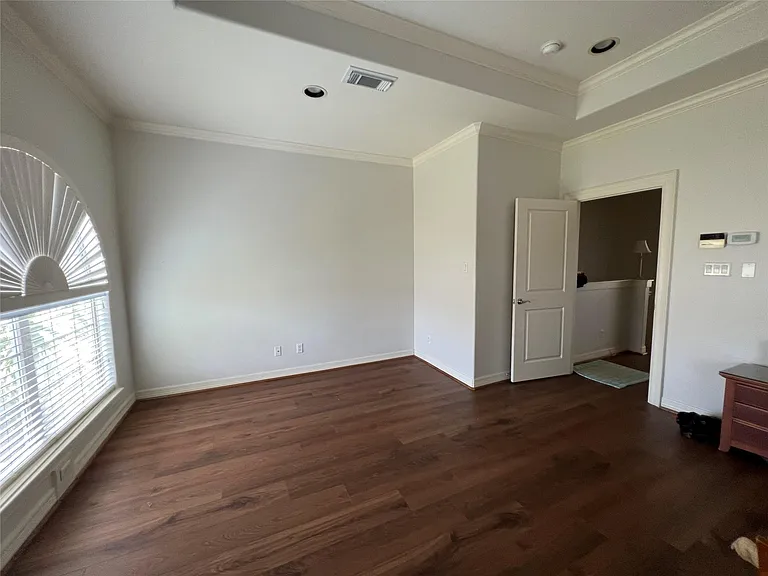 2807 Albany St — Photo 20
