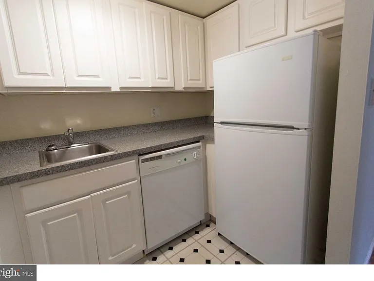 526 Spruce St #3R — Photo 3