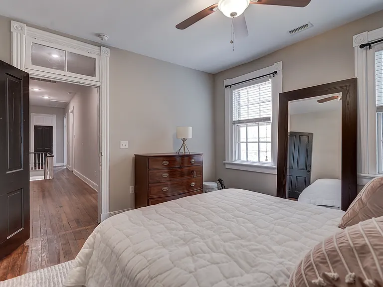 2406 E Clay St — Photo 10
