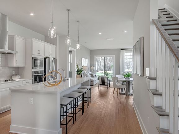 3rd image of 1764 Flora Ln
