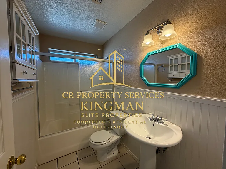 3246 Calumet Ave — Photo 8