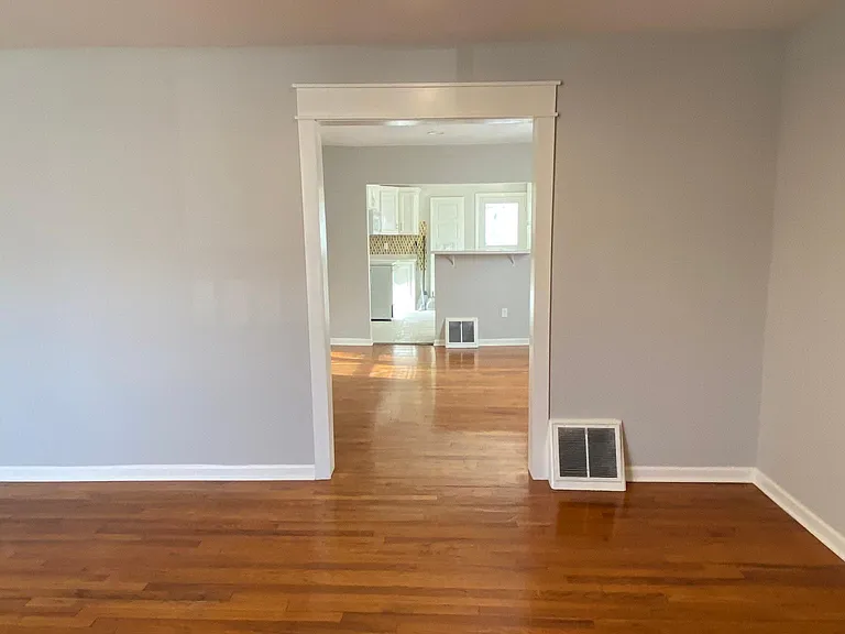 2109 Clay St — Photo 8