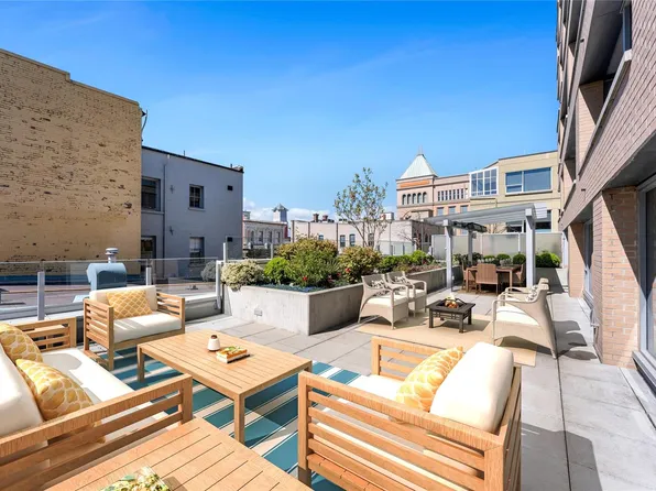 608 Broughton St #302, Victoria, BC V8W 1C7
