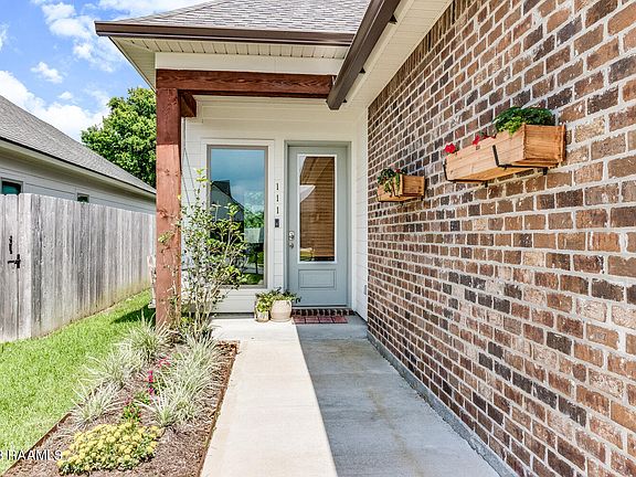2nd image of 111 Lukes Hollow Ln