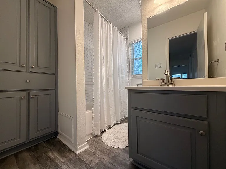 2407A Winsted Ln — Photo 15