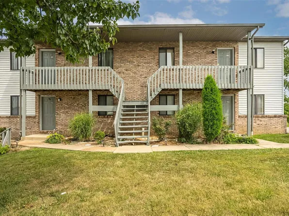 104 Hillside Ln, Belleville, IL 62223