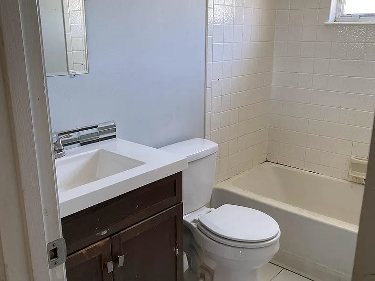 1544 SE Royal Green Cir #101 — Photo 4