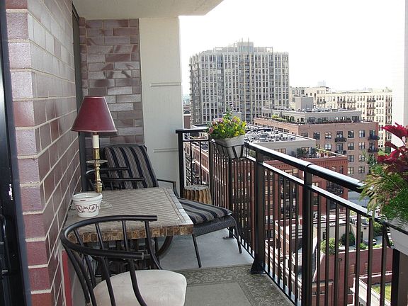 5th image of 451 W Huron St #1404