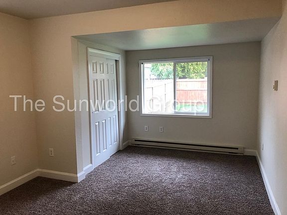 5th image of 944 Dale St