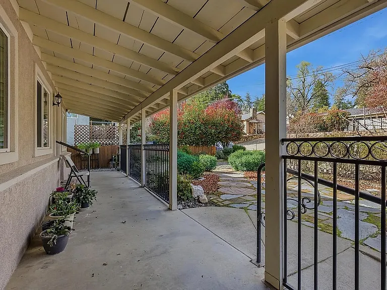 Bartlett Ave — Photo 4