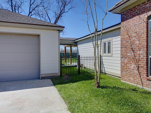 4th image of 1021 Basin Stone Dr