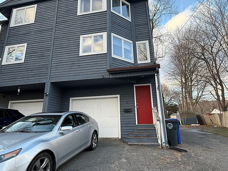 19 Wadhams Ave — Photo 2