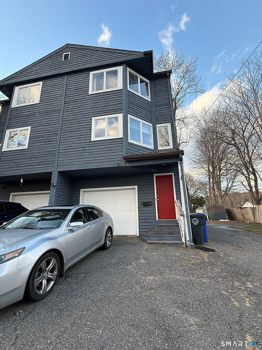 Building Photo - 19 Wadhams Ave