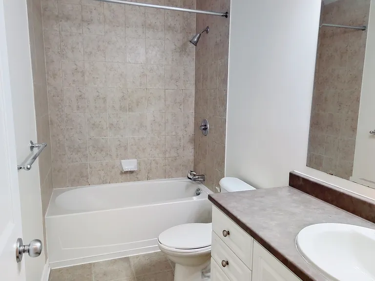 423 Temiskaming Cres — Photo 13