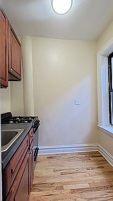 2nd image of 552 Parkside Ave #C3