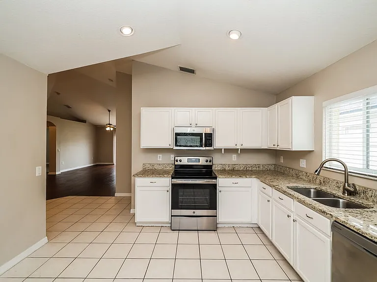 7002 Crown Lake Dr — Photo 6