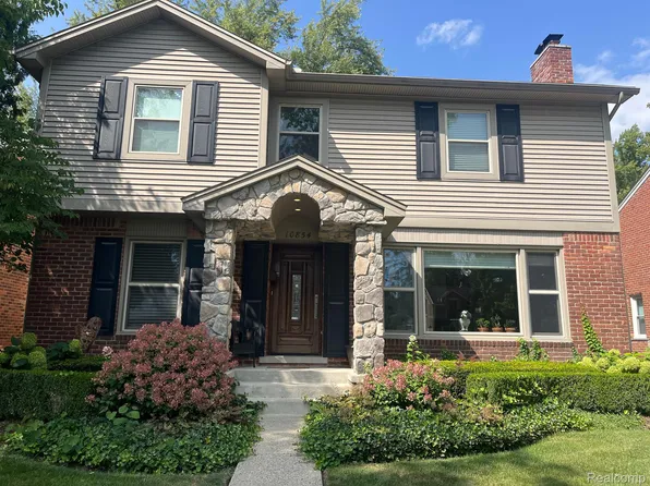 10854 Nadine Ave, Huntington Woods, MI 48070
