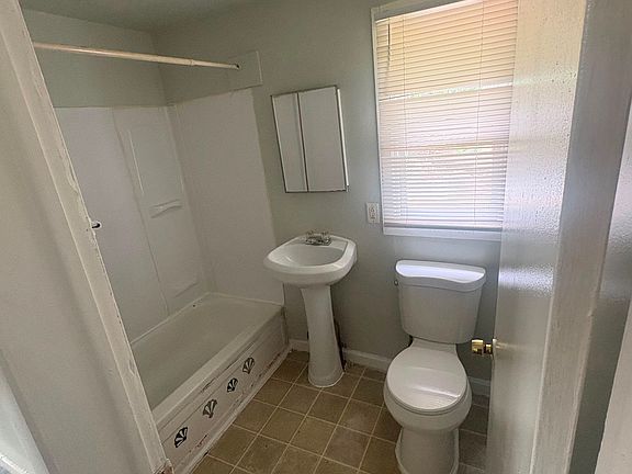 4th image of 310-312 S 4th St