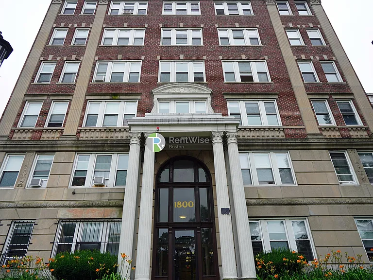1800 Commonwealth Ave #19 — Photo 11