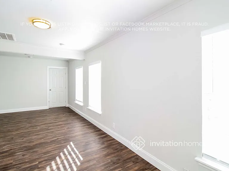 403 E Standifer St #B — Photo 2