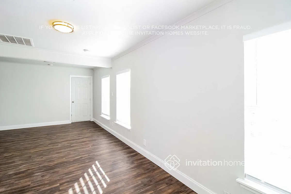 Building Photo - 403 E Standifer St #B