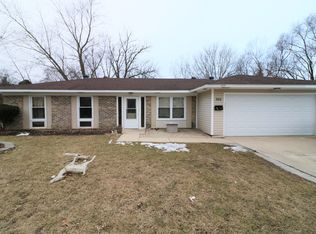 360 S Waverly Ct, Elgin, IL 60120