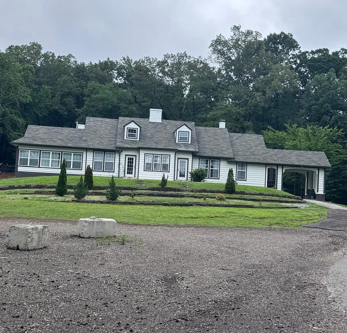 9 bed, 4500 sqft, $9,895 — Photo 2