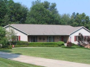 1738 Forest Hills Cir, Zanesville, OH 43701