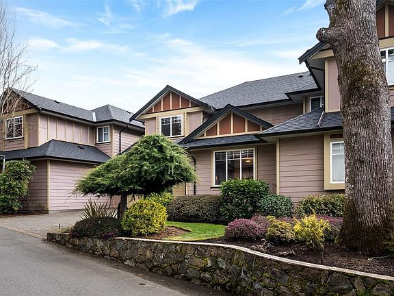 3rd image of 15 Helmcken Rd #6