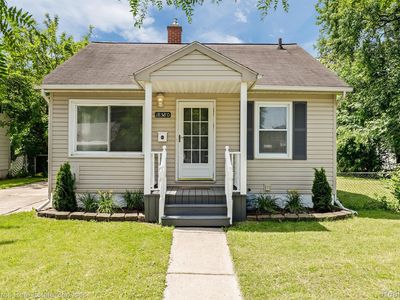 18580 Elkhart St, Harper Woods, MI, 48225