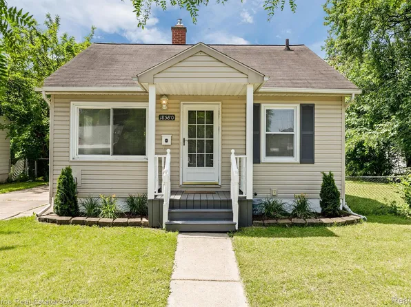 18580 Elkhart St, Harper Woods, MI 48225