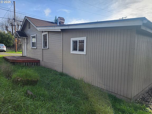 3rd image of 1337 NE Freemont Ave