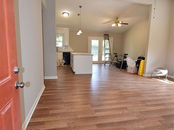 3rd image of 448 Marilyn Dr