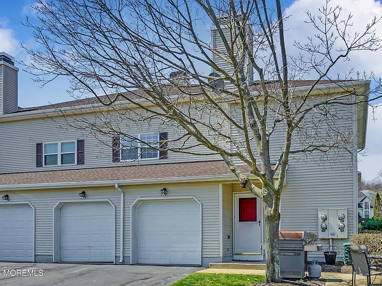 256 Tennis Ct — Photo 4