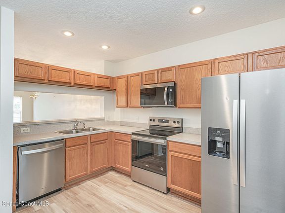 5th image of 1422 Hampton Park Ln