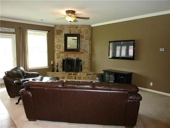 3rd image of 325 Bronco Blvd