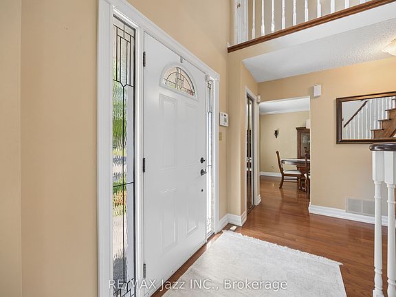 5th image of 48 Butterfield Cres