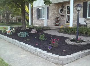 2017 Oak Tree Dr E, Dayton, OH 45440