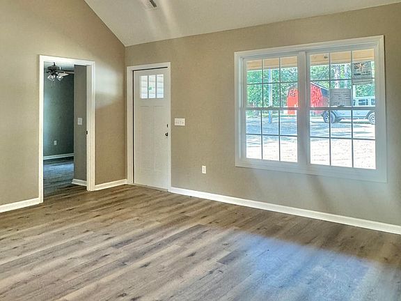 4th image of 224 Smith Ave