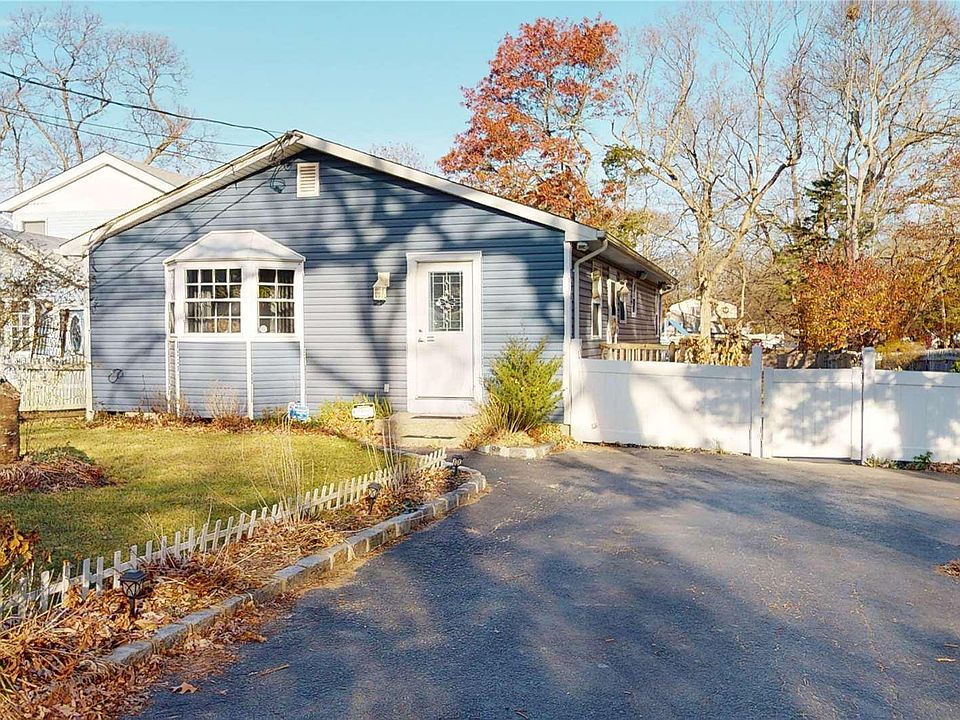 1st image of 1 Roslyn Ave