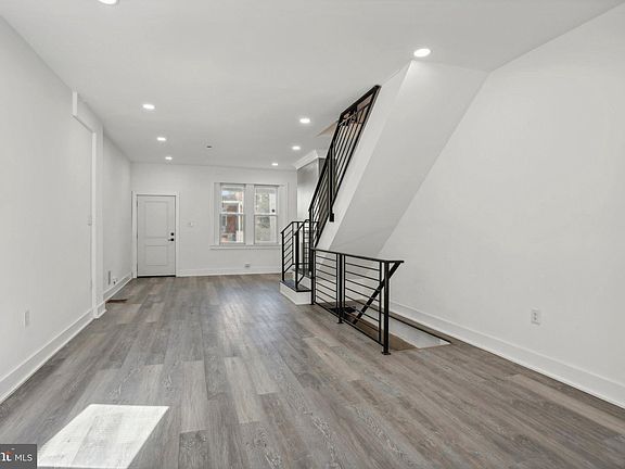 4th image of 1225 N Alden St